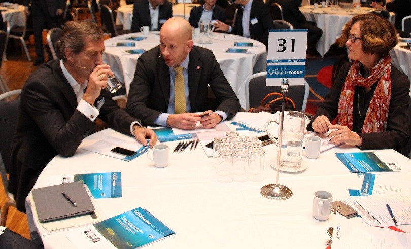 Frå venstre: Walter Qvam, adm. dir. i Kongsberggruppen, olje- og energiminister Tord Lien og Produktivitetskommisjonens Siri Hatlen