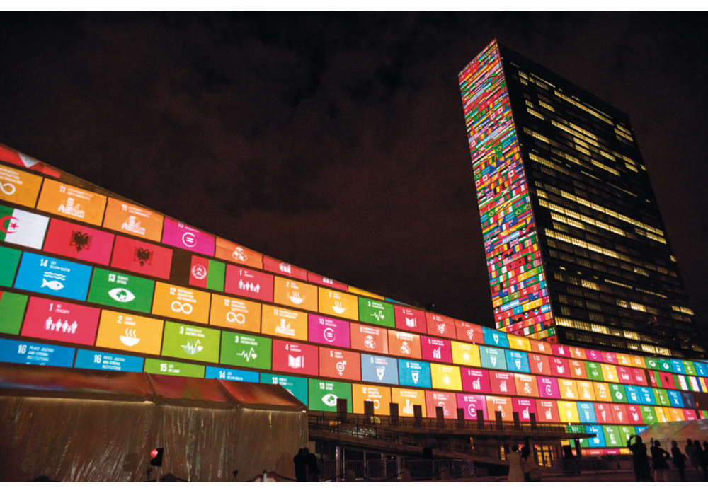 Figur 1.2 Bærekraftsmålene pryder FN-bygningen i New York.
