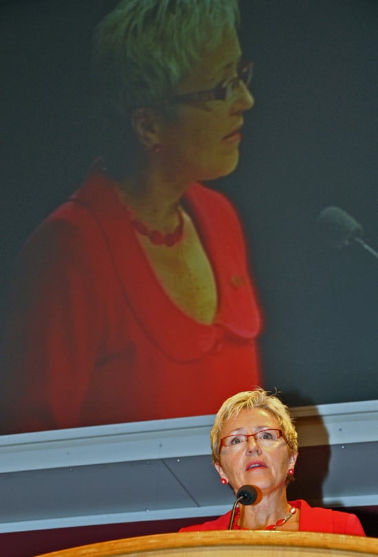 Navarsete foran storskjerm