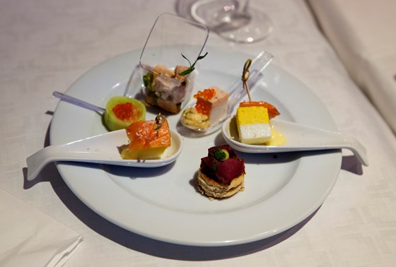 Spennende mat av norske råvarer ble servert under dialogseminaret.