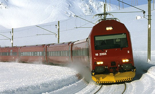 Tog i vinterlandskap. Foto: NSB/Sørensen