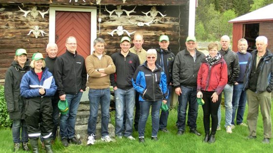 Gårdbrukere og rådgivere fra Ørland og Bjugn på studietur til Meldal våren 2015.