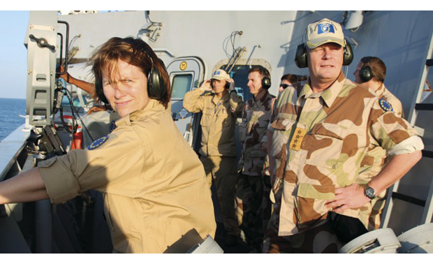 Figur 23.3 I desember 2009 besøkte forsvarsminister Grete Faremo og forsvarssjef Harald Sunde KNM Fridtjof Nansen i Adenbukta der den deltok i EU-operasjonen Atalanta.