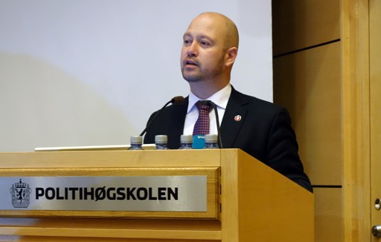Justis- og beredskapsminister Anders Anundsen åpner Radikaliseringskonferansen 2013