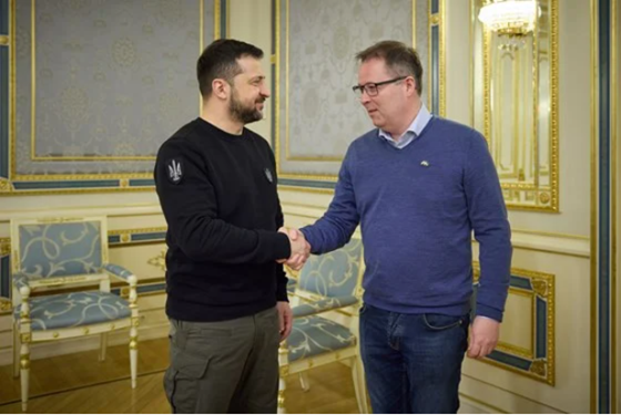 Bjørn Arild Gram met president Volodymyr Zelensky in Kyiv