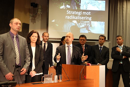 Justis- og beredskapsminister Anders Anundsen og andre medlemmer av regjeringen på dagens møte.