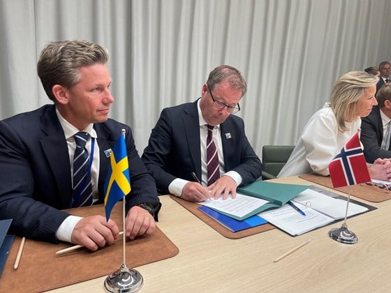 Forsvarsminister Bjørn Arild Gram signerte F-16-uttalelsen som danner F-16-koalisjonen hvor Norge er med som bidragsyter.