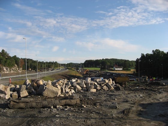 Arbeid på Morholt-krysset i Grimstad under ferdigstillelse av firefelts E18 til Kristiansand i 2008.