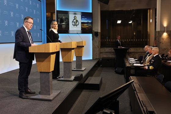 Minister of Defence Bjørn Arild Gram and Minister of Justice and Public Security Emilie Enger Mehl opened the press conference