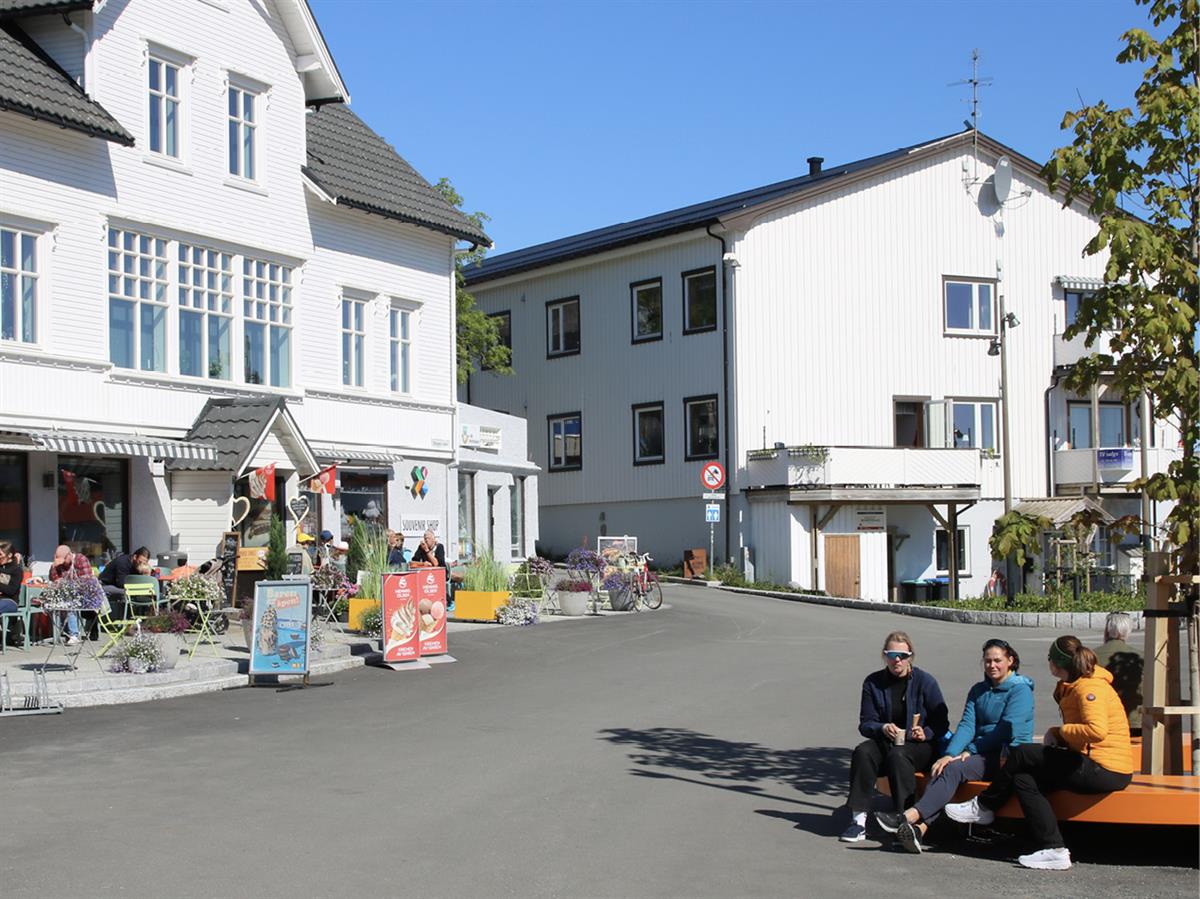 Gatemiljø i Henningsvær i Vågan kommune. Foto: Jan Hausken