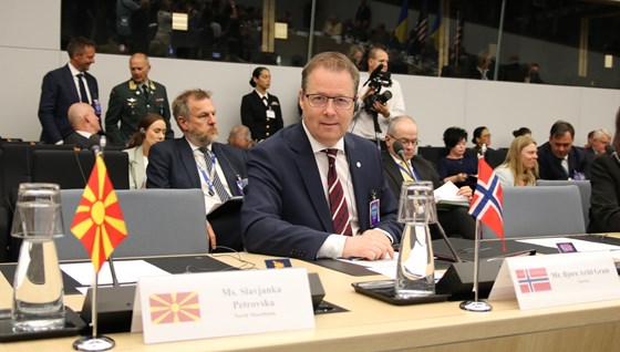 Forsvarsminister Bjørn Arild Gram deltok på Ukraine Defence Contact Group (UDCG) for å diskutere og koordinere fremtidige donasjoner til Ukraina. 
