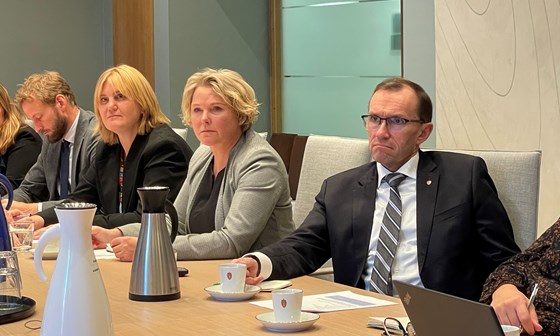 Utviklingsminister Anne Beathe Tvinnereim og Utenriksminister Espen Barth Eide møter norske humanitære organisasjoner 