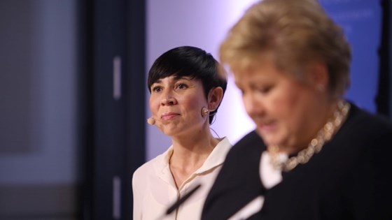 Statsminister Erna Solberg og forsvarsminister Ine Eriksen Søreide under presentasjonen av langtidsplanen for forsvarssektoren.