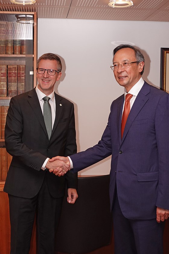 Kommunal- og distriktsminister Erling Sande møtte OSSEs høykommissær for nasjonale minoriteter, Kairat Abdrakhmanov.