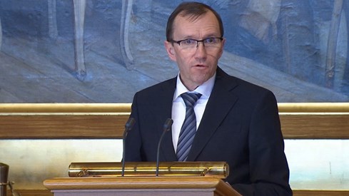 Utenriksminister Espen Barth Eide taler fra talerstolen på Stortinget