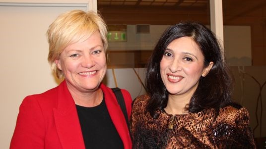 Kunnskapsminister Kristin Halvorsen takket Loveleen Rihel Brenna for innsatsen som leder av FUG gjennom åtte år.