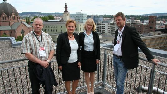 John Hestnes, Rigmor Aasrud, Anniken Huitfeldt og Trond Henry Blattmann foran regjeringskvartalet.