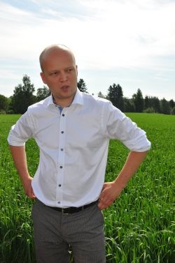 Landbruks- og matminister Trygve Slagsvold Vedum i kornåkeren på Nes i Akershus