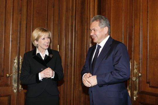 forsvarsminister Anne-Grete Strøm-Erichsen møtte sin russiske kollega Sergej Sjojgu