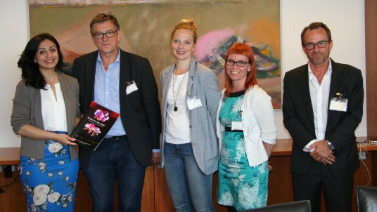 Kulturminister Hadia Tajik, leder Ola E. Bø, Anne Bache-Wiig, Hallfrid Velure og Audun Hasti.