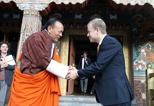 Bhutanese Prime Minister Jigme Y. Thinley and Norwegian Minister of International Development Heikki E. Holmås. Photo: Trond Viken, Ministry of Foreign Affairs