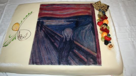 Skrik-kake til publikum ved publikumsrekord for Munch-utstillingen, Nasjonalgalleriet 29. aug 2013.  