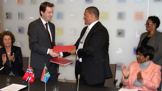 State Secretary Bård Glad Pedersen and Deputy Minister in South Africa Marius Fransman.