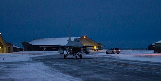 Norske F-16 er på plass på Island.
