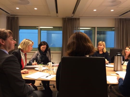 Næringsminister Monica Mæland og likestillingsminister Solveig Horne fikk innspill til regjeringens arbeid med ny likestillignsmelding.
