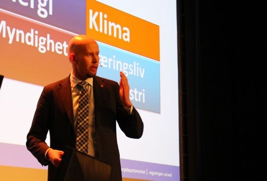 Olje- og energiminister Tord Lien holder åpningsinnlegget på OG21-forum i Stavanger
