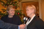 Statsminister Erna Solberg og kulturminister Thorhild Widvey intervjues av TV2 om Frivillighetserklæringen.