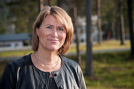 Suodjalusministtar Grete Faremo ovdanbuktá bušeahta Beardugoržžis. – Govven: Malin Waaler, Hæren