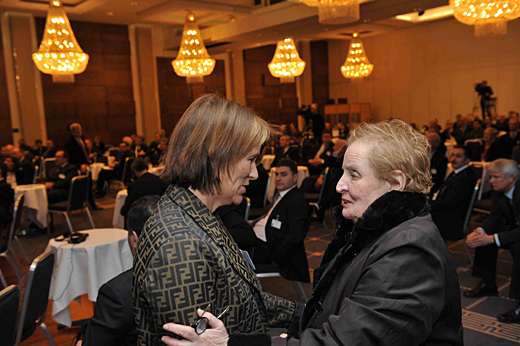 Grete Faremo og Madeleine Albright. Foto: NATO.