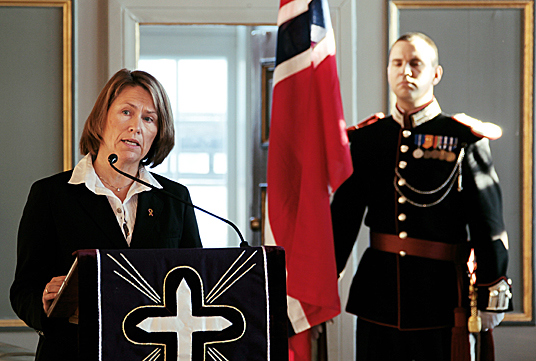Forsvarsminister Grete Faremo holdt minnetale i Akershus slottskirke på Forsvarets minnedag 7. november. - Foto: Torbjørn Kjosvold