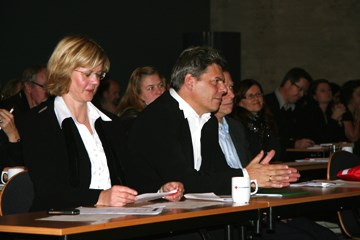 Ann-Helen Bay, Direktør ISF og Jan Erik Askildsen, Forskningsdirektør Rokkansentret / Foto: Kultur- og kirkedepartementet