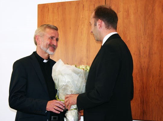 Biskop i Stavanger Erling Johan Pettersen og kultur- og kyrkjeminister Trond Giske
