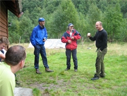 Møte om verneprosessen, f.v. fylkesmiljøvernsjef Nils Erling Ynnesdal, Tom Dybwad og Kristian Flohaug. Foto: Geirmund Dvergsdal