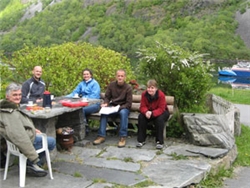Møte på Bakka. Foto: Roar Werner Vangsnes