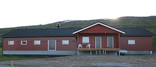 Nytt sauefjøs hos Torbjørn og Elisabeth Rognseth i Balsfjord. Foto: Alf Bjerkås