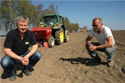 Potetsetting på Toten. Foto: Jon Schärer