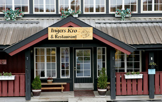 Slik ønsker Ingers Kro velkommen! Foto: Peter MacCallum
