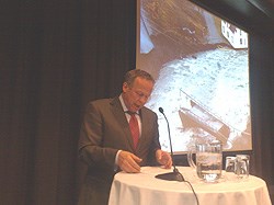 Landbruks- og matminiser Lars Peder Brekk under dagens konferanse. Foto: LMD