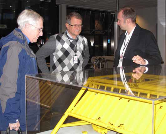 Ambassadør Barry B. White, produksjonsdirektør Knut Henrik Dalland og nærings- og handelsminister Trond Giske