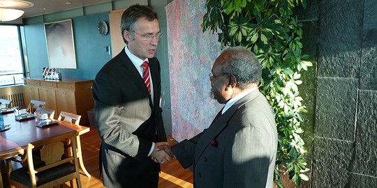 Prime Minister Stoltenberg met with Prime Minister Somare thursday.