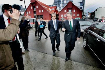Gore and Støre arriving in Tromsø (Photo: Torgrim Rath Olsen)