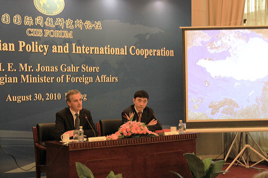 Utenriksminister Støres foredrag i Beijing 30.08.2010. Foto: B. Svenungsen/UD