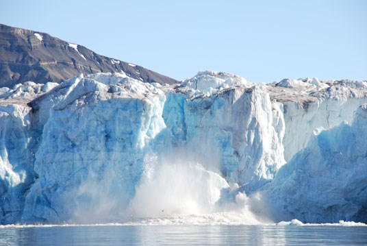Regjeringen øker innsatsen for overvåkning av klimaendringene. Foto: Geir Wing Gabrielsen, Norsk Polarinstitutt.