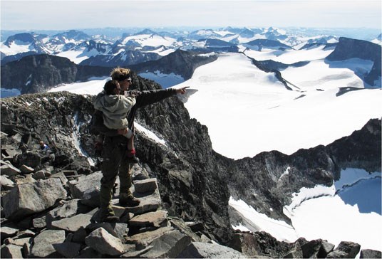 På toppen Galdhøpiggen i Jotunheimen, en av våre mest besøkte nasjonalparker. Foto: Marianne Gjørv.