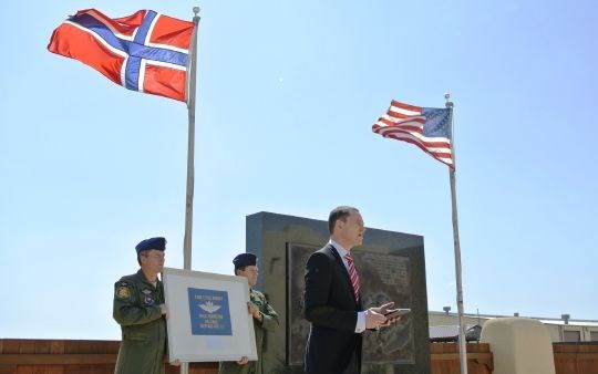 Statssekretæren holdt 8. mai-tale ved Sheppard AFB, også kjent som nye Camp Little Norway.