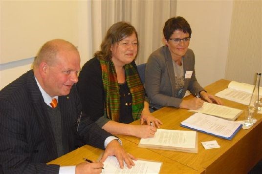Fiskeriministerne fra Norge, Sverige og Danmark signerte 23. november 2011en felles erklæring om forbud mot utkast av fisk i Skagerrak.